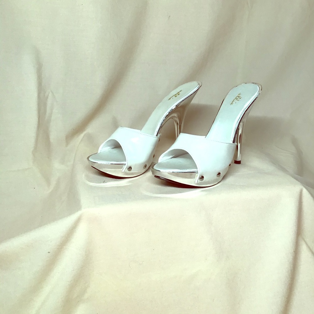 Ellie slides size 7